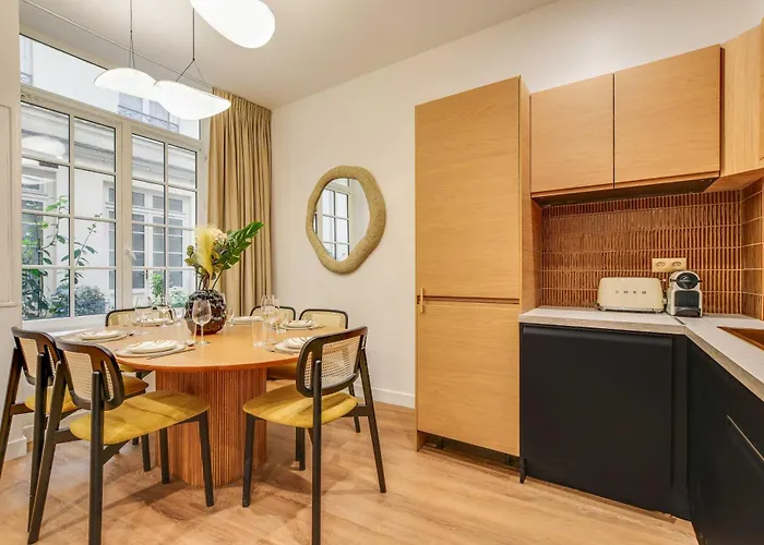 Beaufitul Apmt - Ac -2br-6p- Notre Dame Appartement