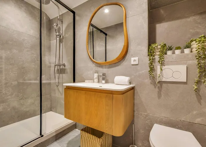 Beaufitul Apmt - Ac -2br-6p- Notre Dame