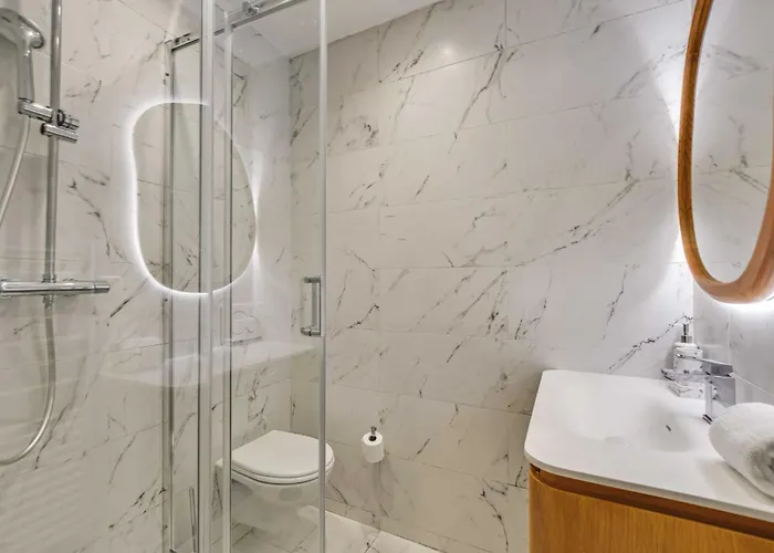 Beaufitul Apmt - Ac -2br-6p- Notre Dame Daire