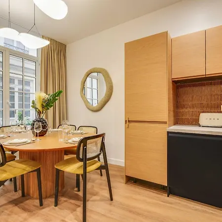 Beaufitul Apmt - Ac -2br-6p- Notre Dame Lägenhet